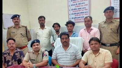 The accused arrested by the Railway Protection Force on Tuesday. (HT Photo)