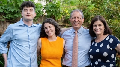 Brad Lander with his wife Meg Barnette and their kids (Lander for Mayor) Brad Lander with his wife Meg Barnette and their kids (Lander for Mayor)