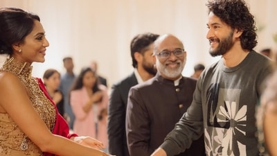 Sobhita Dhulipala greeted Mahesh Babu at the reception ceremony. Sobhita Dhulipala greeted Mahesh Babu at the reception ceremony.