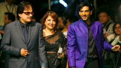 Zayed Khan recalls his family going through financial crisis after dad Sanjay Khan suffered third degree burns. Zayed Khan recalls his family going through financial crisis after dad Sanjay Khan suffered third degree burns.