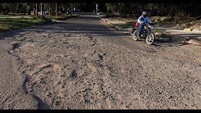 MC’s internal assessment in May found that 225km of city roads are in “very poor” condition, and require urgent repairs worth ₹33 crore. (Ravi Kumar/HT) MC’s internal assessment in May found that 225km of city roads are in “very poor” condition, and require urgent repairs worth ₹33 crore. (Ravi Kumar/HT)