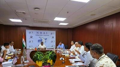 NHAI chairman Santosh Yadav and GMDA CEO Shyamal Misra during a meeting at NHAI headquarter in Dwarka Delhi. (HT Photo) NHAI chairman Santosh Yadav and GMDA CEO Shyamal Misra during a meeting at NHAI headquarter in Dwarka Delhi. (HT Photo)