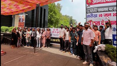 Students at CCSHAU continue their protest on the ninth day in Hisar on Wednesday. (HT Photo)