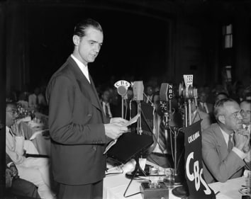 Howard Hughes produced and co-directed Hell's Angels in his early 20s. Howard Hughes produced and co-directed Hell's Angels in his early 20s.