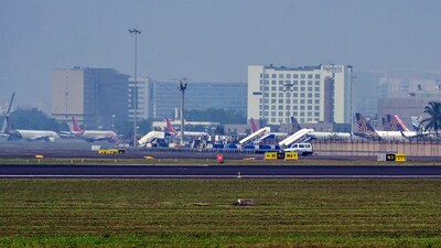 Chhatrapati Shivaji Maharaj International Airport runway in Mumbai. (For Representation/ANI) Chhatrapati Shivaji Maharaj International Airport runway in Mumbai. (For Representation/ANI)