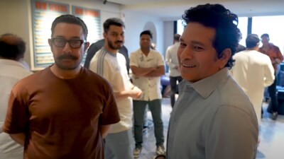 Aamir Khan and Sachin Tendulkar at the special premiere of Sitaare Zameen Par. Aamir Khan and Sachin Tendulkar at the special premiere of Sitaare Zameen Par.