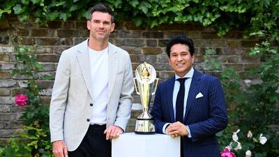 James Anderson and Sachin Tendulkar (R) pose alongside the newly unveiled Anderson-Tendulkar Trophy. (BCCI) James Anderson and Sachin Tendulkar (R) pose alongside the newly unveiled Anderson-Tendulkar Trophy. (BCCI)