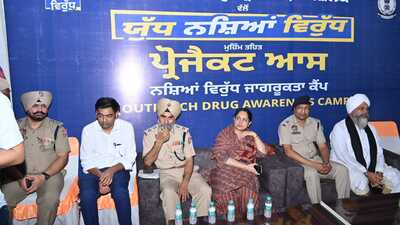 The Fazilka civil and police administration on Thursday launched ‘Project AAS’, an outreach initiative aimed at connecting with drug addicts, motivating them to undergo treatment, and reintegrating them into mainstream. (HT Photo)