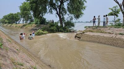 The breach in the Neelowal canal on Thursday that submerged about 150 acres of agricultural land near Khadial village in Sangrur district. (HT Photo) The breach in the Neelowal canal on Thursday that submerged about 150 acres of agricultural land near Khadial village in Sangrur district. (HT Photo)