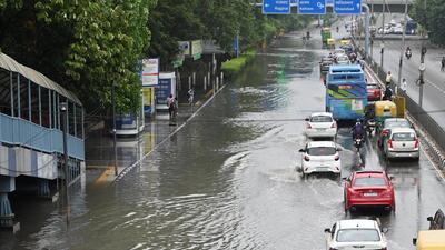 Water logging on Vikas Marg at ITO after heavy rain. (Arvind Yadav/HT Photo)