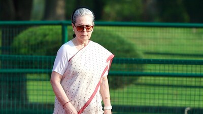 Congress chairperson Sonia Gandhi at the Shanti Van memorial in New Delhi. (HT photo)