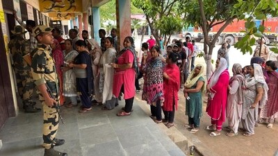 Voters queue at a polling booth in the Ludhiana West assembly on. June 19. (Gurpreet Singh/HT photo) Voters queue at a polling booth in the Ludhiana West assembly on. June 19. (Gurpreet Singh/HT photo)