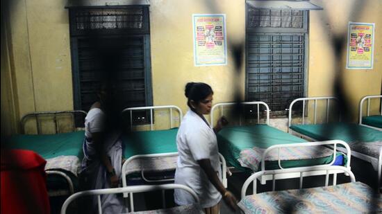 Additional director of health services, Dr Sunita Golhait, issued orders to that effect on Friday, June 13. According to the letter, a copy of which has been seen by Hindustan Times, the deputy director of health services, Pune region, has been directed to form a committee to investigate the matter. (HT FILE)
