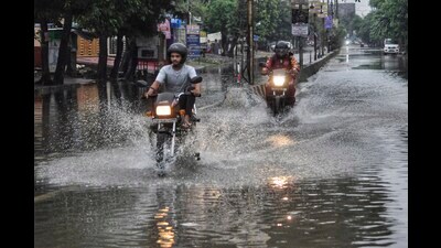 A rainwater-flooded stretch in Jankipuran Extension of Lucknow on Friday (Deepak Gupta/HT) A rainwater-flooded stretch in Jankipuran Extension of Lucknow on Friday (Deepak Gupta/HT)
