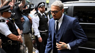 U.S. singer Chris Brown, who has been charged with inflicting grievous bodily harm in what prosecutors said was an "unprovoked attack" on a music producer at the Tape nightclub in central London in 2023, appears at Southwark Crown Court in London, Britain, June 20, 2025. REUTERS/Chris J Ratcliffe (REUTERS)