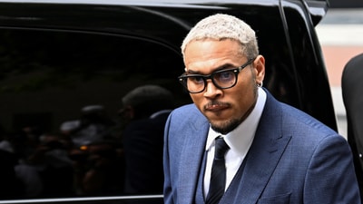 U.S. singer Chris Brown, who has been charged with inflicting grievous bodily harm in what prosecutors said was an "unprovoked attack" on a music producer at the Tape nightclub in central London in 2023, appears at Southwark Crown Court in London, Britain, June 20, 2025. REUTERS/Chris J Ratcliffe (REUTERS)