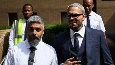 U.S. singer Chris Brown, who has been charged with inflicting grievous bodily harm in what prosecutors said was an "unprovoked attack" on a music producer at the Tape nightclub in central London in 2023, walks outside Southwark Crown Court in London, Britain, June 20, 2025. REUTERS/Chris J Ratcliffe (REUTERS)