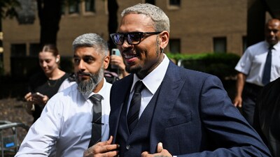 U.S. singer Chris Brown, who has been charged with inflicting grievous bodily harm in what prosecutors said was an "unprovoked attack" on a music producer at the Tape nightclub in central London in 2023, walks outside Southwark Crown Court in London, Britain, June 20, 2025. REUTERS/Chris J Ratcliffe (REUTERS)