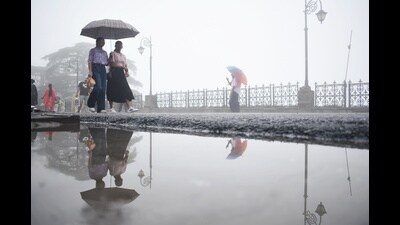 People strolling on The Ridge in Shimla on Friday. (Deepak Sansta/HT) People strolling on The Ridge in Shimla on Friday. (Deepak Sansta/HT)