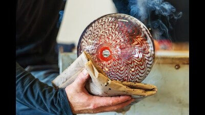The magic of glass (Shutterstock) The magic of glass (Shutterstock)
