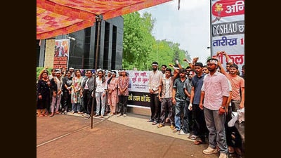 The students at CCSHAU, Hisar, have been protesting since June 10 in the wake of a clash with university staff. (HT File) The students at CCSHAU, Hisar, have been protesting since June 10 in the wake of a clash with university staff. (HT File)
