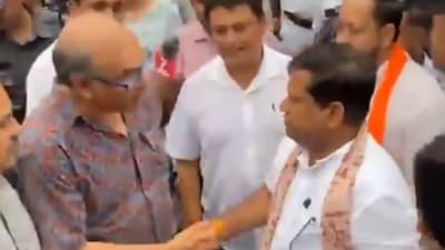 Police had allegedly blocked Bengal BJP chief Sukanta Majumdar (R) from meeting the doctor, saying he was not at home. (Screengrab/X/@BJP4Bengal)