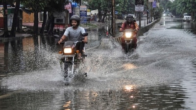 In Delhi the weather today will be generally cloudy sky. Very light to light rain/thunderstorm/lightning with gusty winds (HT_PRINT)
