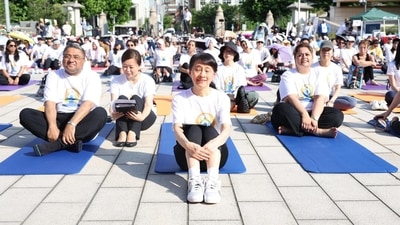 On Yoga Day in Tokyo, Japan PM’s wife performed yoga alongside diplomats and 2,000 attendees. (X/@IndianEmbTokyo) On Yoga Day in Tokyo, Japan PM’s wife performed yoga alongside diplomats and 2,000 attendees. (X/@IndianEmbTokyo)