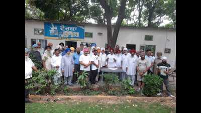 Residents of Phase 11 during a meeting in Mohali on Saturday. (HT Photo)