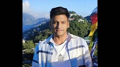 The Shaikh family received 22-year-old Irfan’s remains after a DNA match on Friday, and they were brought to Pune in the early hours of the day. The family includes his grandparents, parents, and brother. (HT PHOTO)