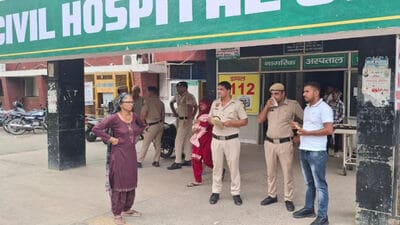 Victim’s body was handed over to his family after post mortem was conducted at Jind Civil Hospital on Saturday. (HT Photo) Victim’s body was handed over to his family after post mortem was conducted at Jind Civil Hospital on Saturday. (HT Photo)