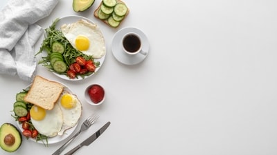 Have a nourishing breakfast every day. (Freepik) Have a nourishing breakfast every day. (Freepik)