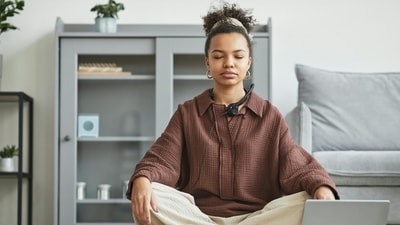 Desk yoga helps to relax and reduce strain of continuously sitting at desk for long hours. (Pexels) Desk yoga helps to relax and reduce strain of continuously sitting at desk for long hours. (Pexels)