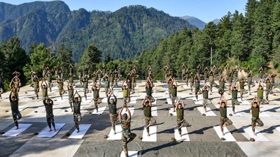 Indian Army soldiers performed yoga at high altitudes at Himalayas amid extreme weather conditions, highlighting the spirit of discipline and wellness. (PTI) Indian Army soldiers performed yoga at high altitudes at Himalayas amid extreme weather conditions, highlighting the spirit of discipline and wellness. (PTI)