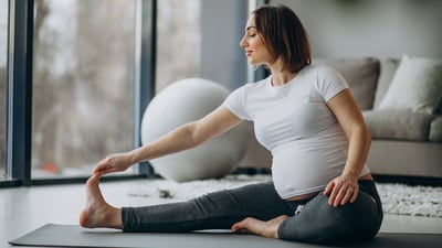 Follow these tips to practice yoga during pregnancy. (Freepik) Follow these tips to practice yoga during pregnancy. (Freepik)