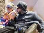 Amitabh Bachchan reacted to a tweet about the trailer of Abhishek Bachchan's next film, Kaalidhar Laapata. Amitabh Bachchan reacted to a tweet about the trailer of Abhishek Bachchan's next film, Kaalidhar Laapata.