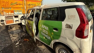 The victim's daughter shared visuals of the crashed WagonR (X/@shritifauxreal) The victim's daughter shared visuals of the crashed WagonR (X/@shritifauxreal)