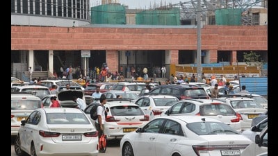 In the absence of personnel to control the traffic movement, and the pick-and-drop charges due to which auto and cab drivers avoid driving up till the entrance, passengers have a harrowing time at the Chandigarh railway station. (Sant Arora/HT) In the absence of personnel to control the traffic movement, and the pick-and-drop charges due to which auto and cab drivers avoid driving up till the entrance, passengers have a harrowing time at the Chandigarh railway station. (Sant Arora/HT)
