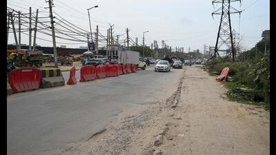 NHAI will repair the road between Umang Bhardwaj Chowk and Hero Honda Chowk at a cost of  ₹77 lakh near Sector-10A, in Gurugram on Sunday. (PARVEEN KUMAR)