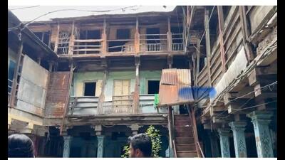 The highest number of dangerous wadas — nine — are in Raviwar Peth, followed by five each in Bhawani Peth, Shukrawar Peth, and Ghorpade Peth. Budhwar Peth has four, Nana Peth has three, while Sadashiv, Guruwar, and Shanivar Peth have two each. (HT PHOTO) The highest number of dangerous wadas — nine — are in Raviwar Peth, followed by five each in Bhawani Peth, Shukrawar Peth, and Ghorpade Peth. Budhwar Peth has four, Nana Peth has three, while Sadashiv, Guruwar, and Shanivar Peth have two each. (HT PHOTO)