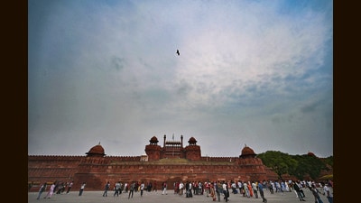 The maximum temperature in Delhi stood at 36.2 degrees Celsius (°C) on Sunday. (Sanchit Khanna/HT Photo) The maximum temperature in Delhi stood at 36.2 degrees Celsius (°C) on Sunday. (Sanchit Khanna/HT Photo)