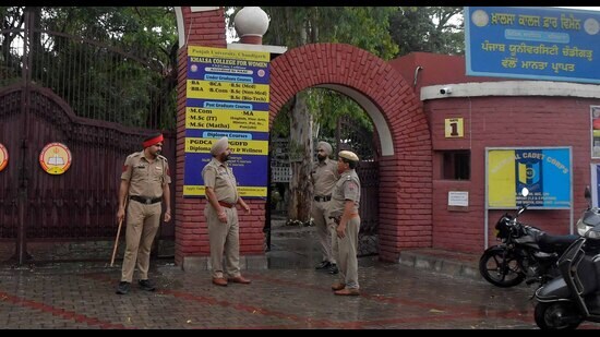 Heavy police force has been deployed at the Khalsa College for Women in Ghumar Mandi, the counting centre for the Ludhiana West byelection. (Manish/HT)