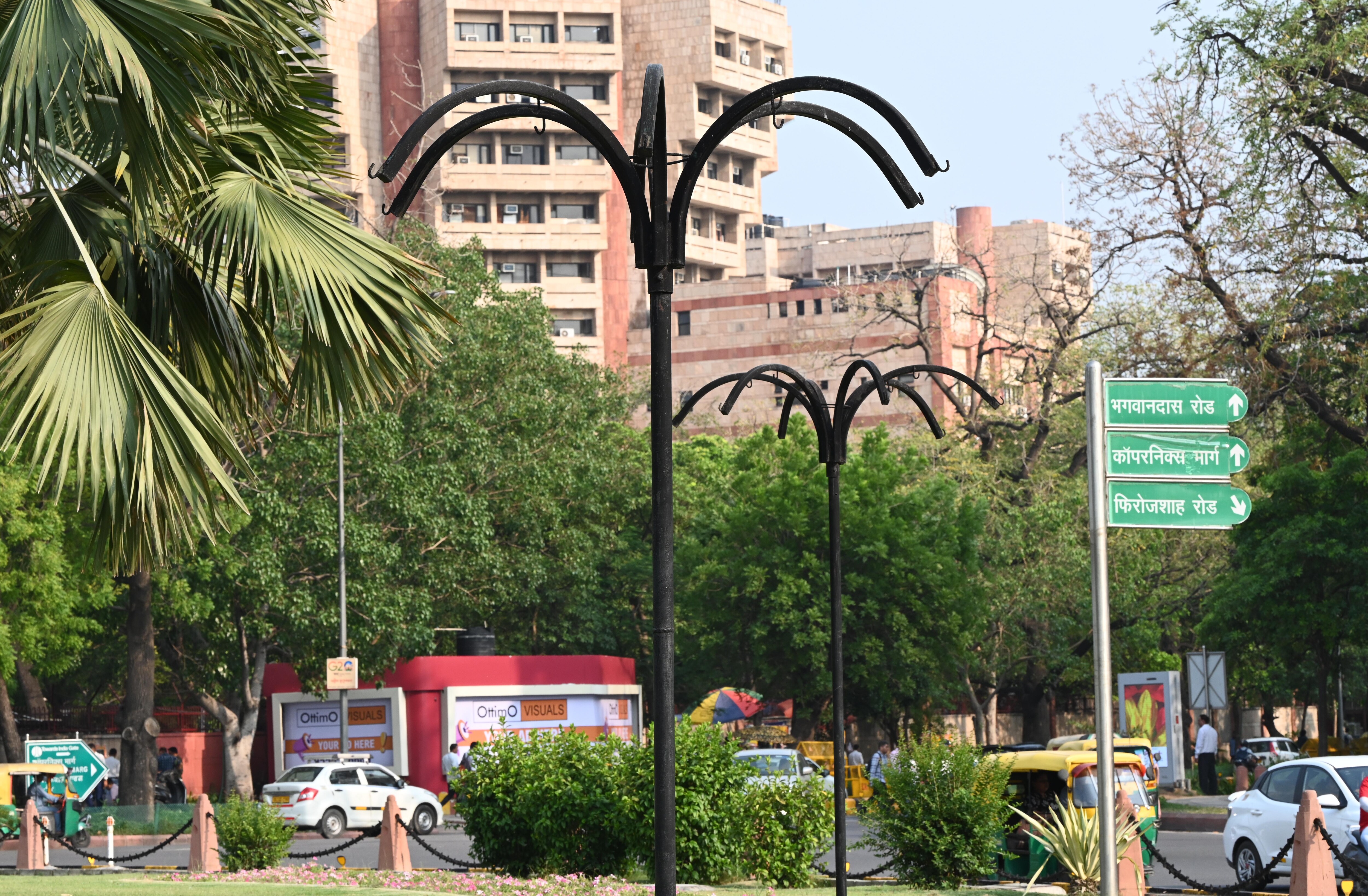 Plant pots have also disappeared from roundabouts near Parliament and the Rashtrapati Bhavan. (Arvind Yadav/HT Photo) Plant pots have also disappeared from roundabouts near Parliament and the Rashtrapati Bhavan. (Arvind Yadav/HT Photo)