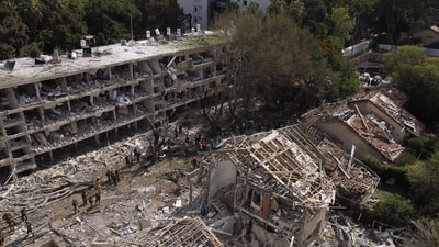 Israeli rescue forces operate at a building that was hit by missiles fired from Iran, in Tel Aviv, Israel, on Sunday, June 22, 2025. (Bloomberg File) Israeli rescue forces operate at a building that was hit by missiles fired from Iran, in Tel Aviv, Israel, on Sunday, June 22, 2025. (Bloomberg File)