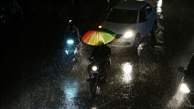 IMD has forecast a generally cloudy sky over the next few days, with light to moderate rain. (Deepak Gupta/ Hindustan Times) IMD has forecast a generally cloudy sky over the next few days, with light to moderate rain. (Deepak Gupta/ Hindustan Times)