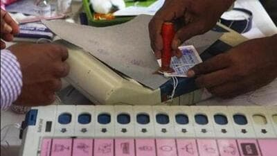 Observers point out that SAD’s traditional methods are failing to connect with today’s urban and young voters. (HT Photo) Observers point out that SAD’s traditional methods are failing to connect with today’s urban and young voters. (HT Photo)