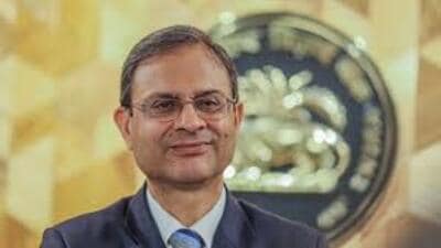 Sanjay Malhotra, a 1989 BTech graduate in computer science from IIT Kanpur, addressed students and faculty at the main auditorium. (Sourced)