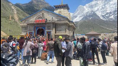 Tens of thousands of pilgrims visit the Kedarnath shrine, navigating the treacherous mountain terrain. (HT PHOTO) Tens of thousands of pilgrims visit the Kedarnath shrine, navigating the treacherous mountain terrain. (HT PHOTO)
