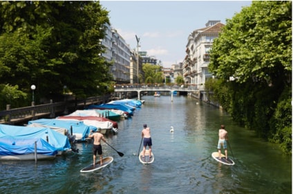 Catching the summer vibe: paddleboarding on Zurich’s serene waters Catching the summer vibe: paddleboarding on Zurich’s serene waters