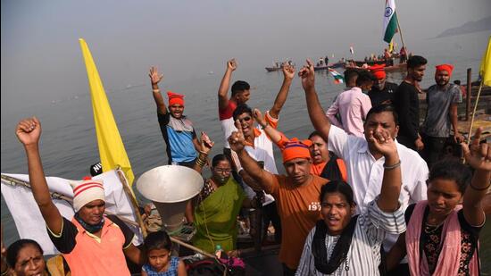 Navi Mumbai, India - February 26, 2021: Fishermen stage Channel Bandh agitation to protest against Union Government and JNPT in the middle of Arabian Sea by blocking JNPT water channel, over rehabilitation of fishing community in Uran in Navi Mumbai, India, on Friday, February 26, 2021. (Photo by Bachchan Kumar/ HT PHOTO) (HT PHOTO)